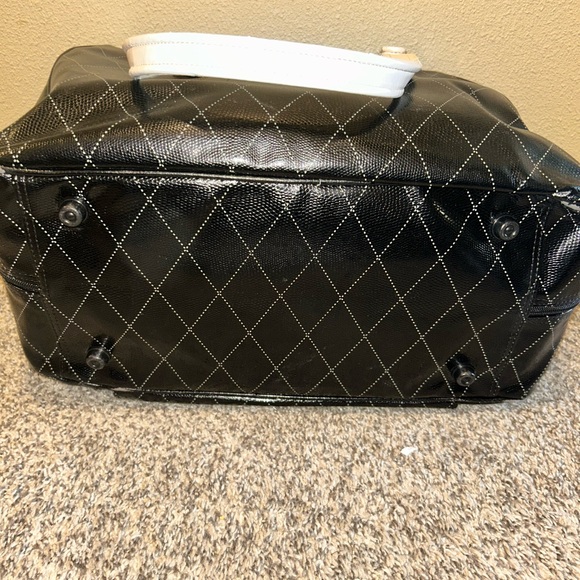 Mary Kay Black and Cream Quilted Travel Bag - Picture 10 of 10